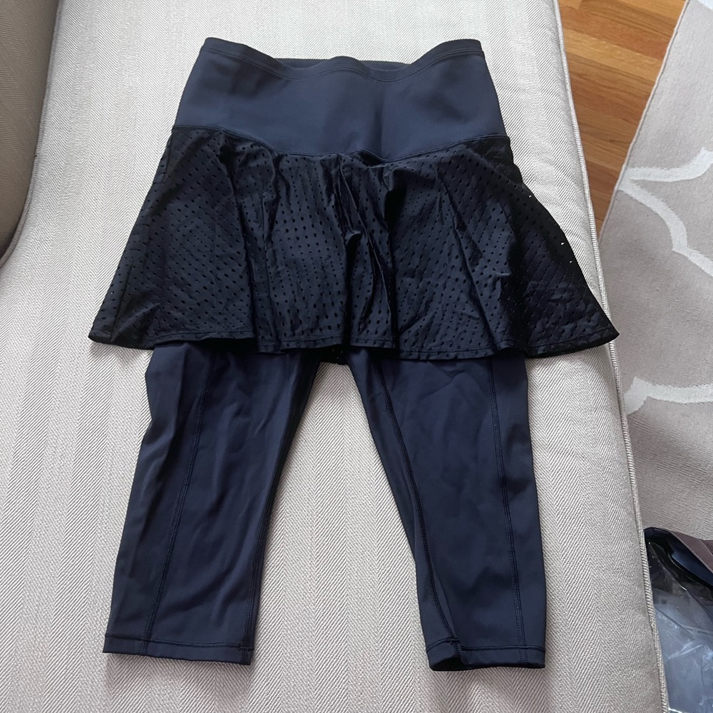 Athleta women’s tennis skirt with built in cropped leggings, XS